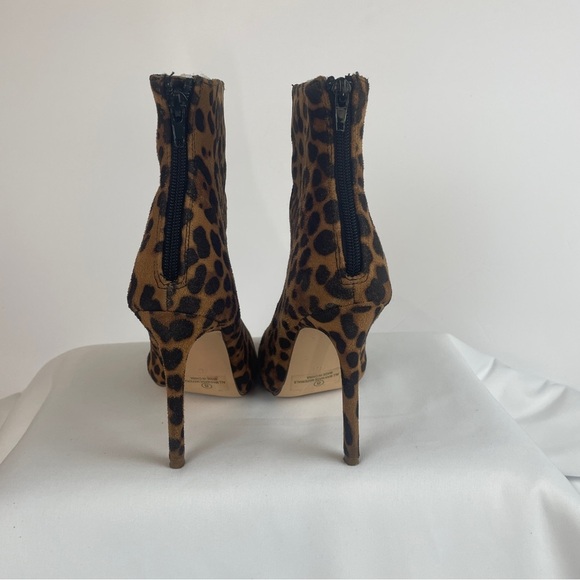 Stylish Leopard Print Heeled Boots - Picture 3 of 16